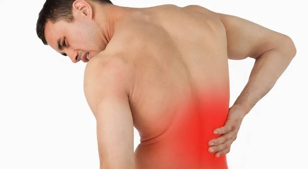 Ból pleców jest objawem wszystkich etapów rozwoju osteochondrozy